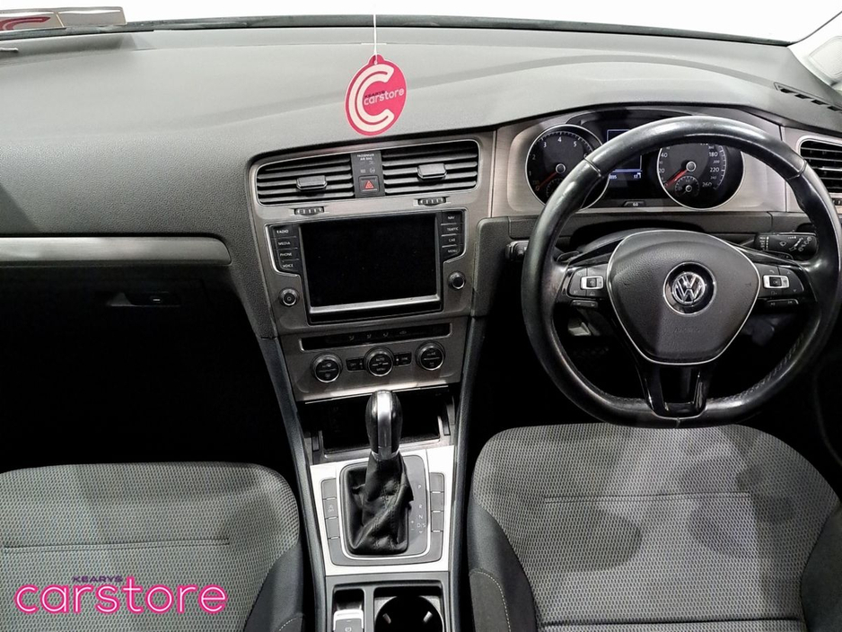 2016 Volkswagen Golf - image 11