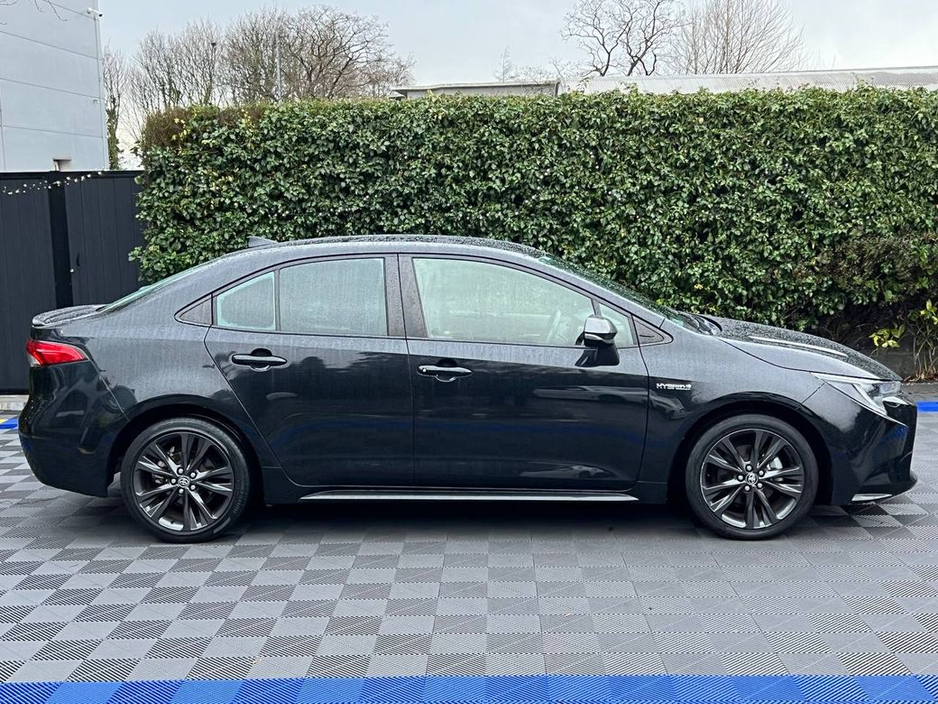 2020 Toyota Corolla WXB 1.8 HYBRID // HEADS-UP DISPLAY // 17" ALLOYS // ADAPTIVE CRUISE CONTROL €21,750