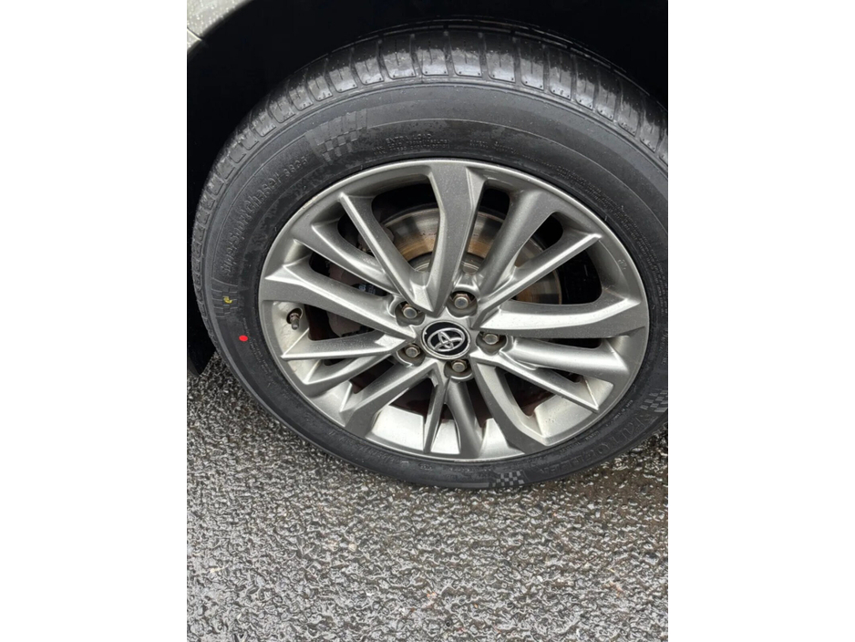 2017 Toyota Avensis 1.6 D-4D Luna Navi Saloon €10,500