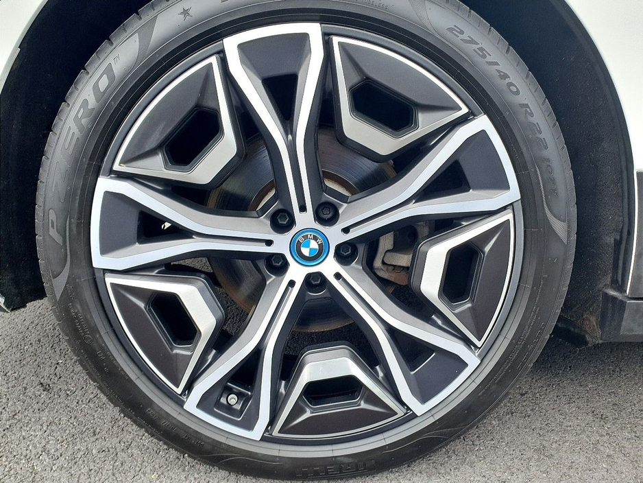 2022 BMW iX - image 14