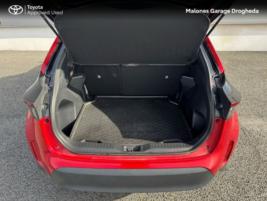 2023 Toyota Yaris Cross - image 8