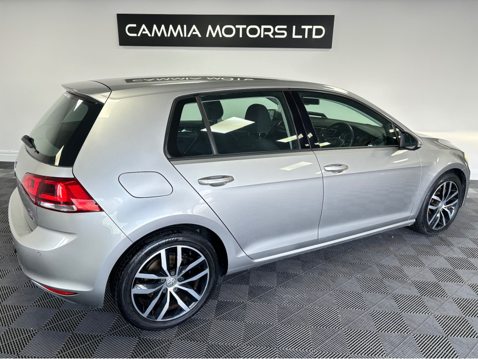 2013 Volkswagen Golf - image 4