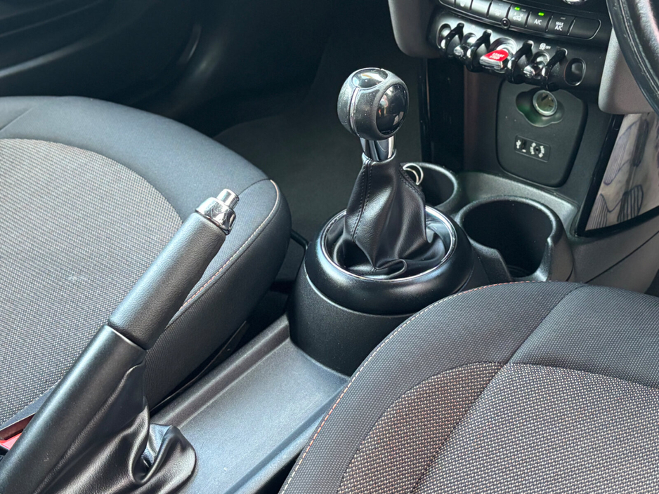 2015 MINI Hatch  €8,950