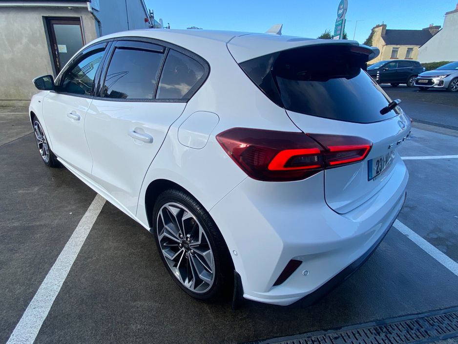 2023 Ford Focus - image 7