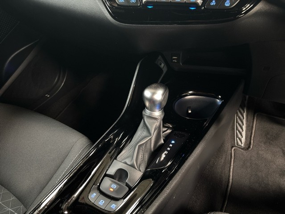 2020 Toyota C-HR 1.8 HYBRID SPORT 4DR AUTO €24,950