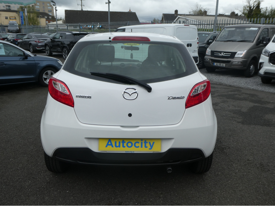 2013 Mazda Mazda2 - image 2