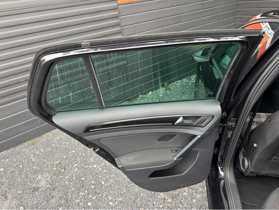 2014 Volkswagen Golf - image 18