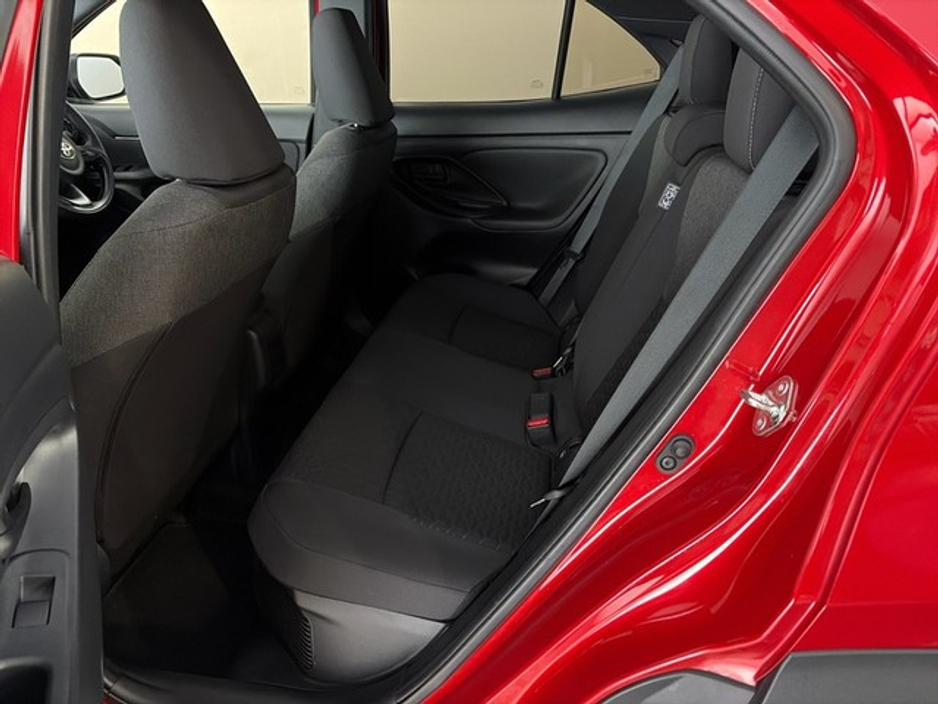 2024 Toyota Yaris Cross - image 7