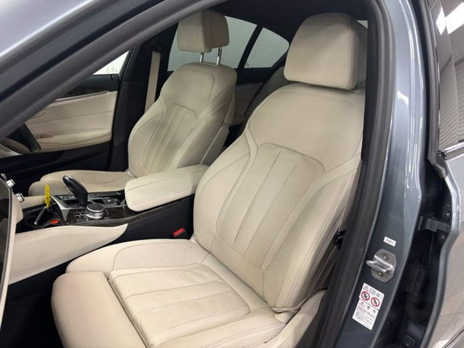 2018 BMW 5 Series - image 15