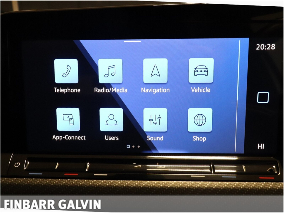 2022 Volkswagen Golf 2.0 TDI 150HP R-Line €32,950