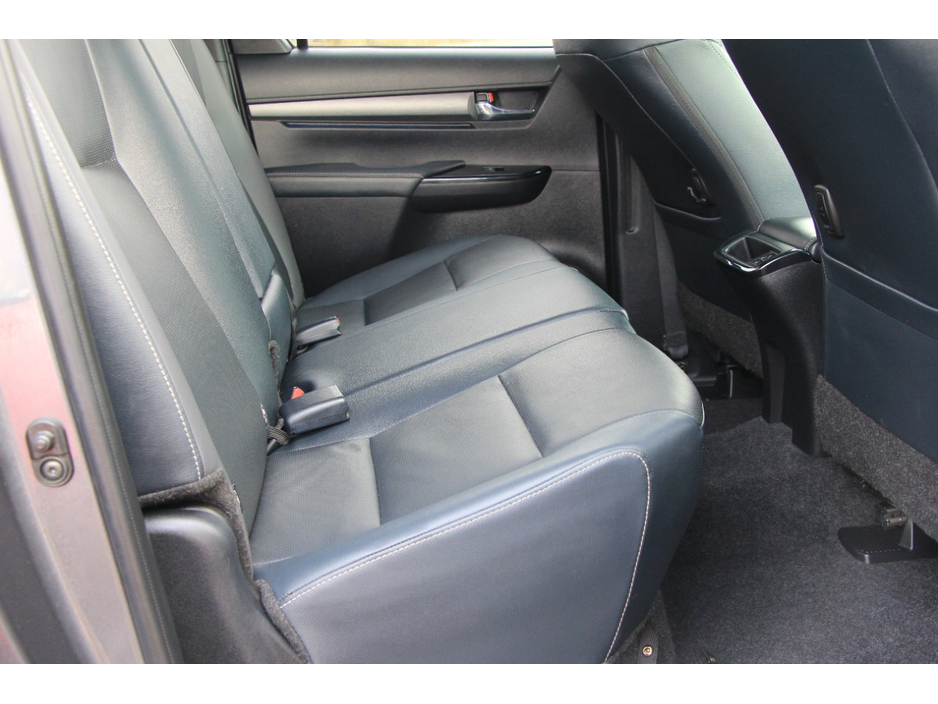 2023 Toyota Hilux - image 24