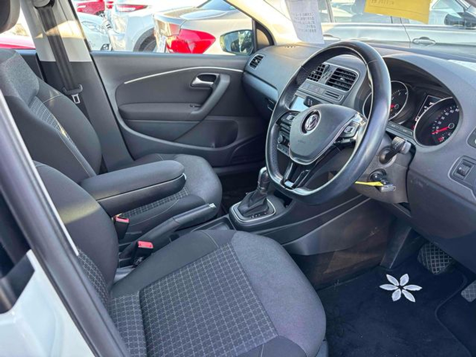2016 Volkswagen Polo - image 5