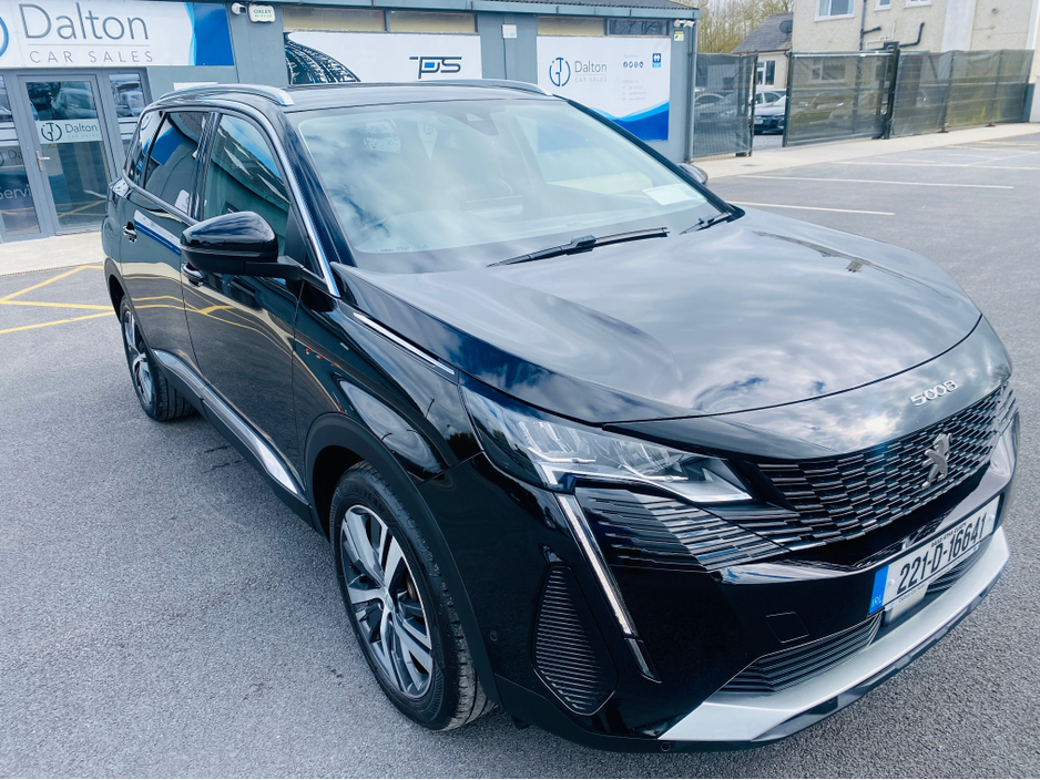 2022 Peugeot 5008 - image 3