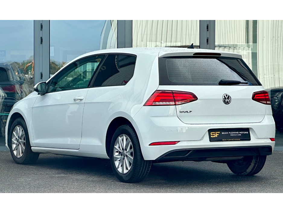 2019 Volkswagen Golf - image 3