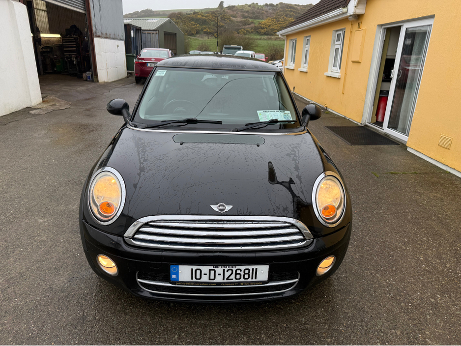 2010 MINI Hatch - image 3