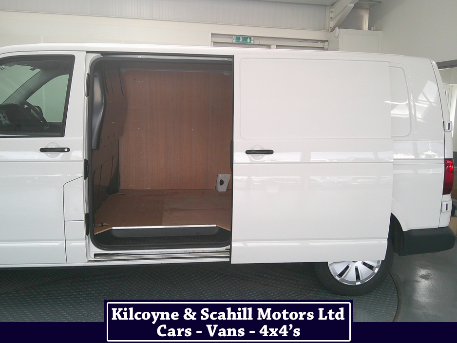 2022 Volkswagen Transporter - image 15