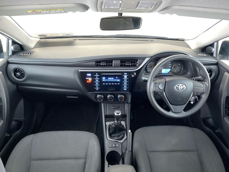 2018 Toyota Corolla - image 8