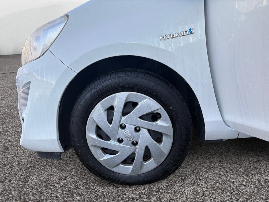 2017 Toyota Aqua 1.5 Hybrid Self Charging €12,999