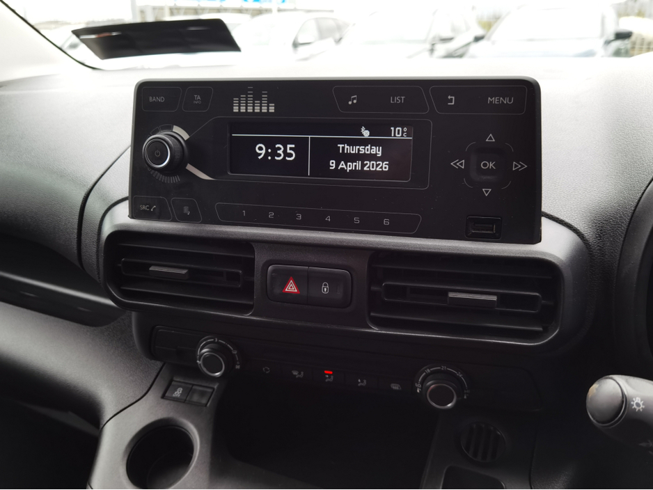 2022 Citroen Berlingo - image 14