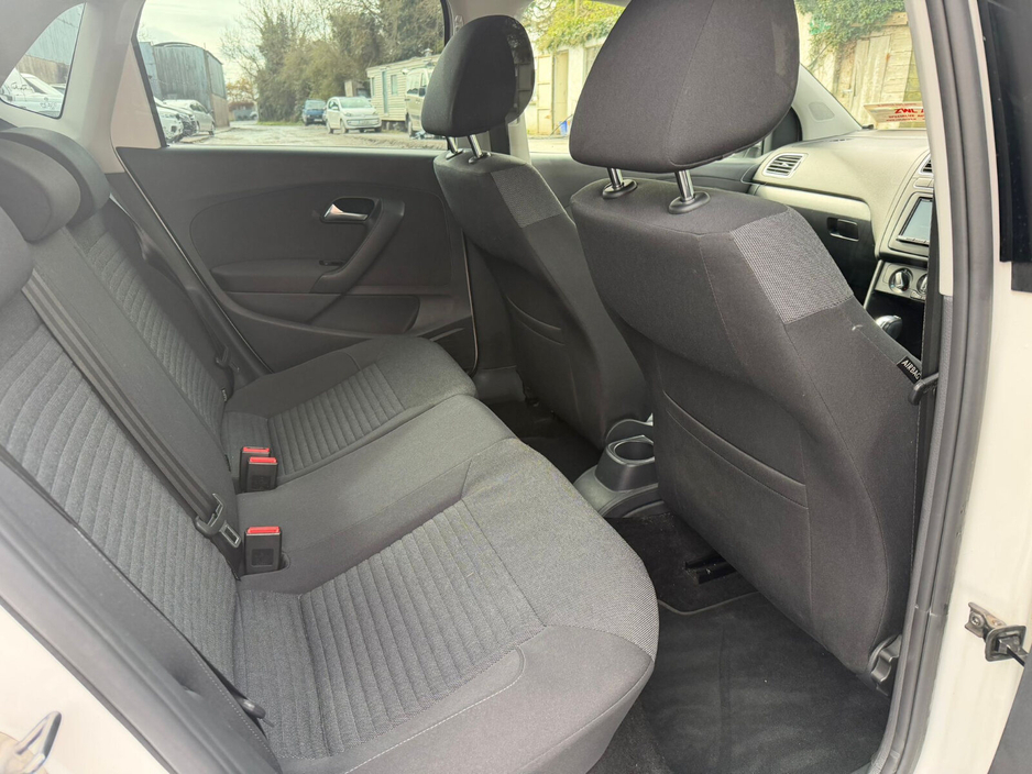 2014 Volkswagen Polo - image 16