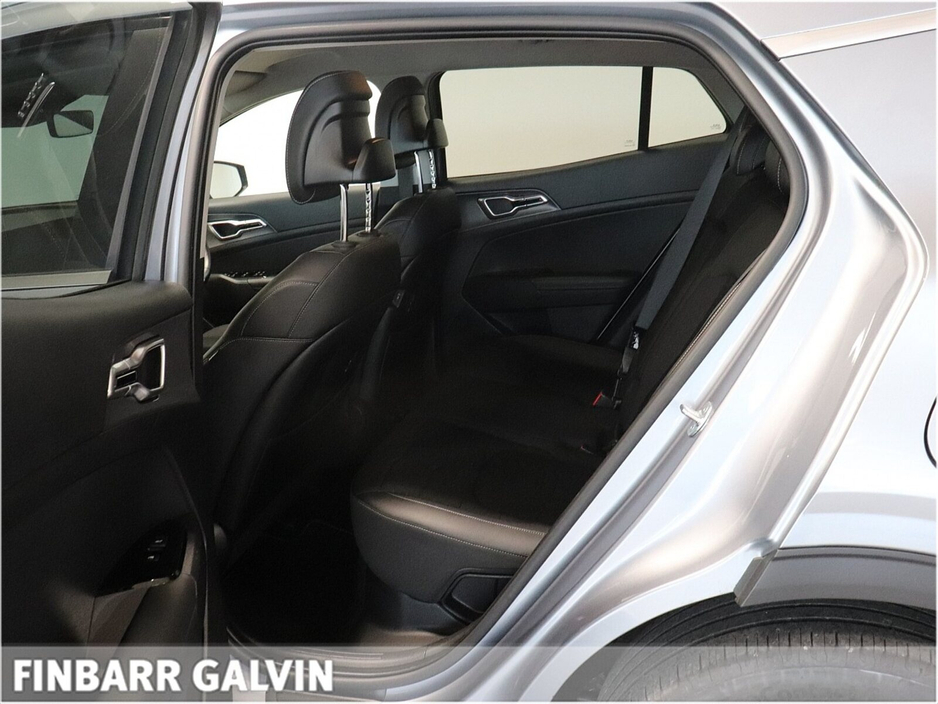 2022 Kia Sportage - image 11