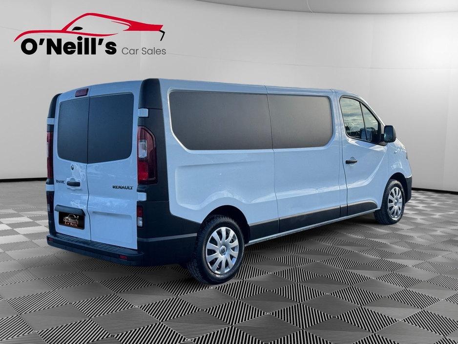 2021 Renault Trafic - image 3