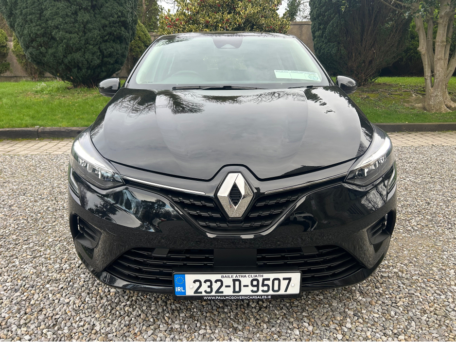 2023 Renault Clio - image 3