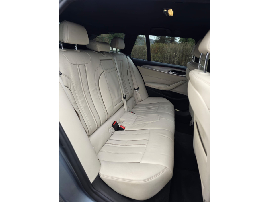 2019 BMW 5 Series - image 20