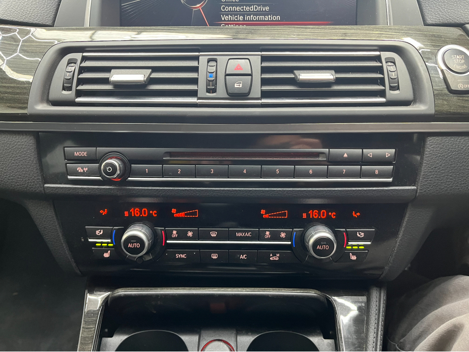 2017 BMW 5 Series - image 26