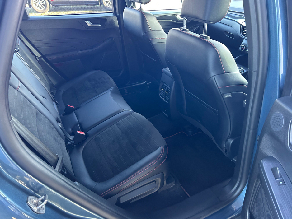 2023 Ford Kuga - image 2