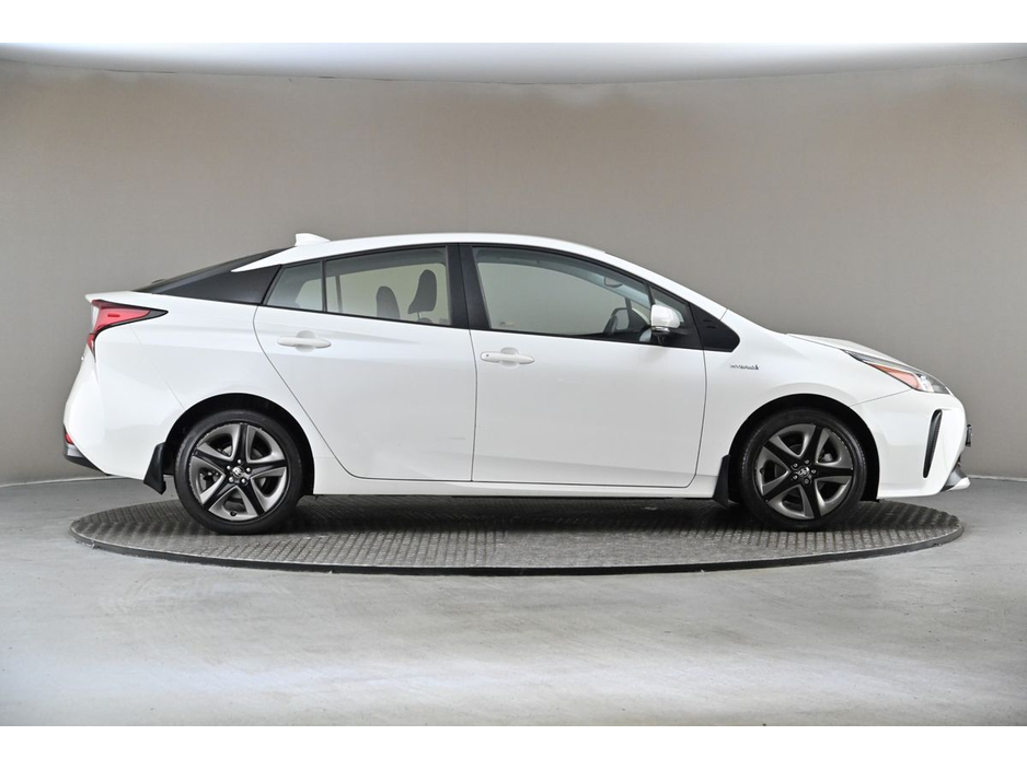 2020 Toyota Prius - image 11