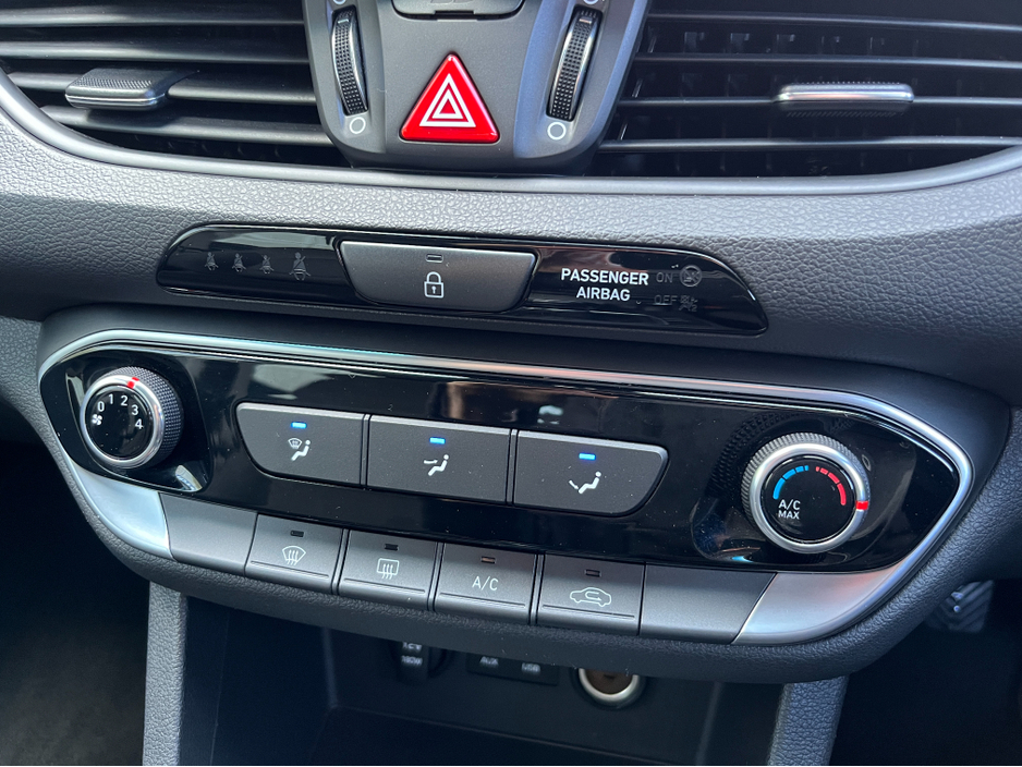 2018 Hyundai i30 - image 18