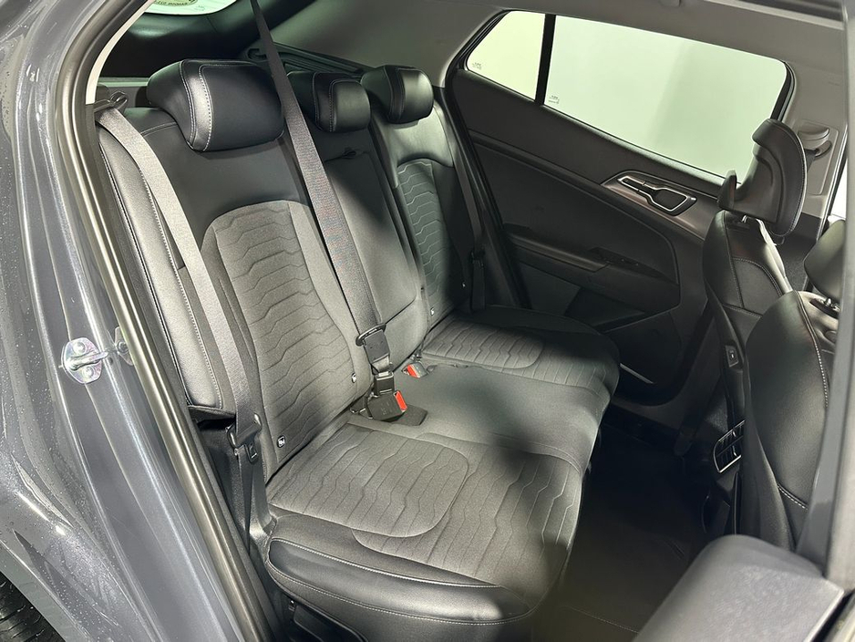 2023 Kia Sportage - image 11