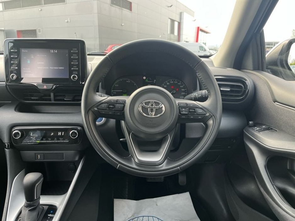 2023 Toyota Yaris - image 9