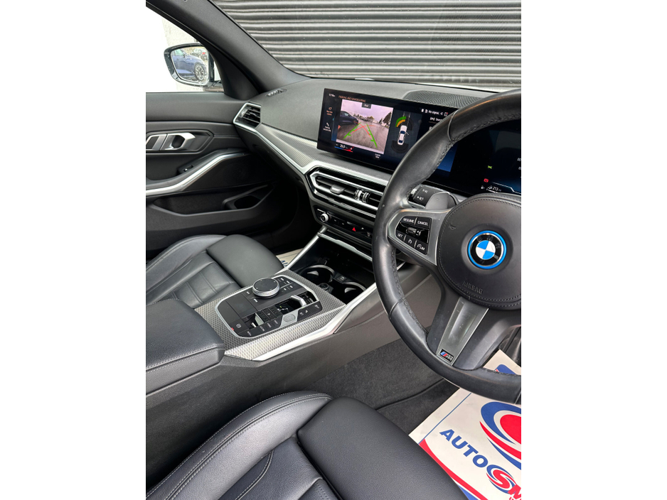 2022 BMW 3 Series - image 21