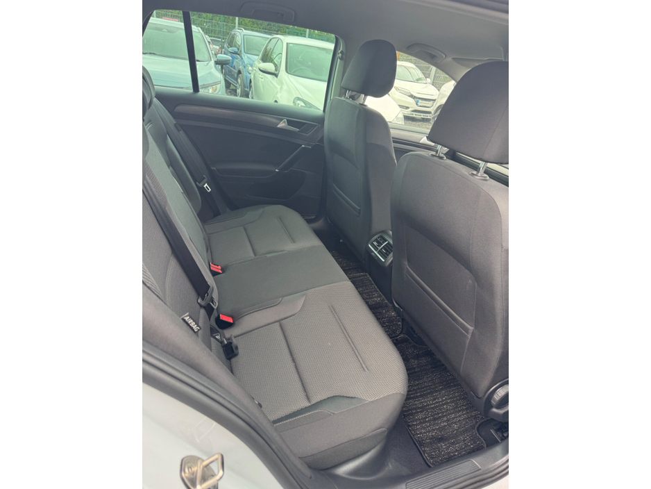 2018 Volkswagen Golf - image 8