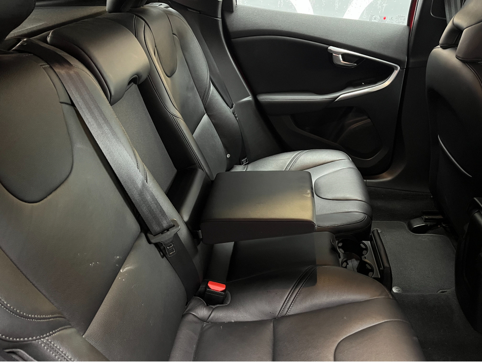 2015 Volvo V40 €11950 2015 VOLVO V40 T4 SE 1.6 AUTOMATIC / CRUISE CONTORL / REVERSE CAMERA / ELECTRIC MEMORY & HEATED SEATS €11,950