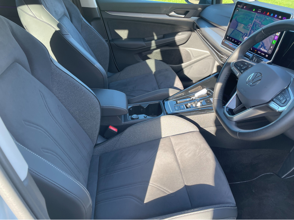 2025 Volkswagen Golf - image 13