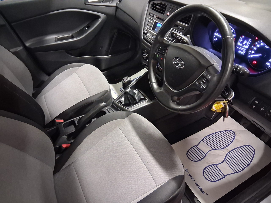 2016 Hyundai i20 - image 3