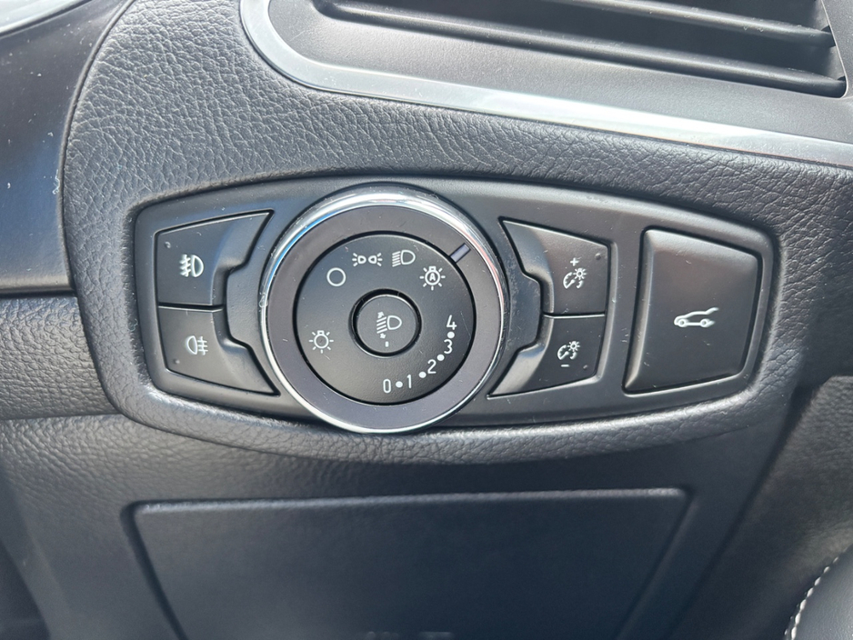 2019 Ford Galaxy - image 20