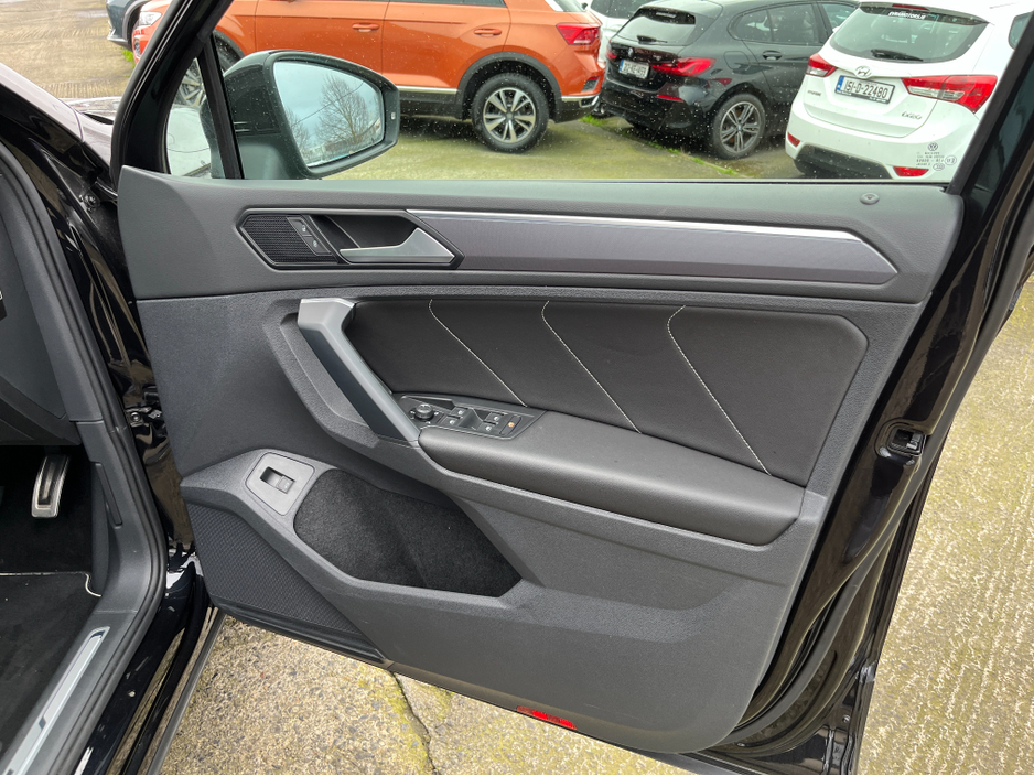 2020 Volkswagen Tiguan - image 13