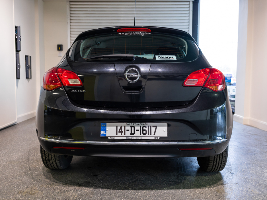 2014 Opel Astra - image 5