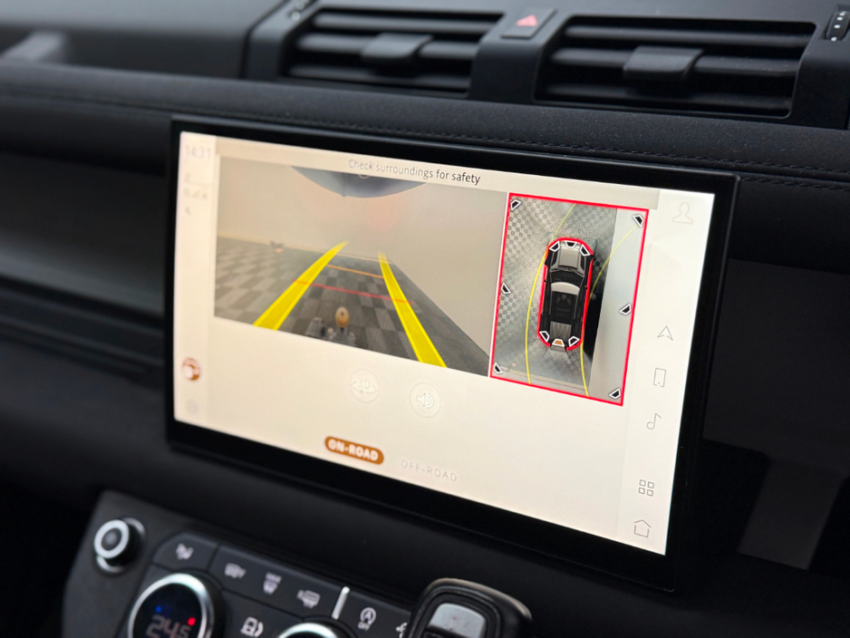 2022 Land Rover Defender - image 17