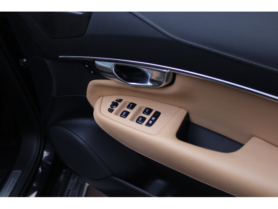 2023 Volvo XC90 - image 10