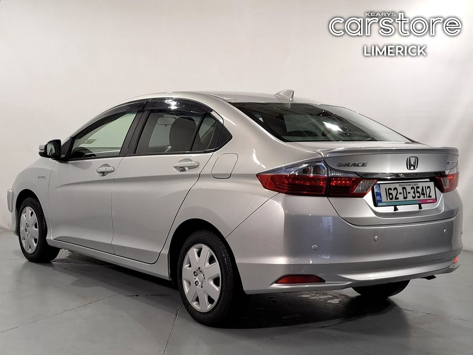 2016 Honda Grace - image 5