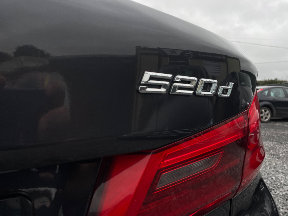 2019 BMW 5 Series - image 9