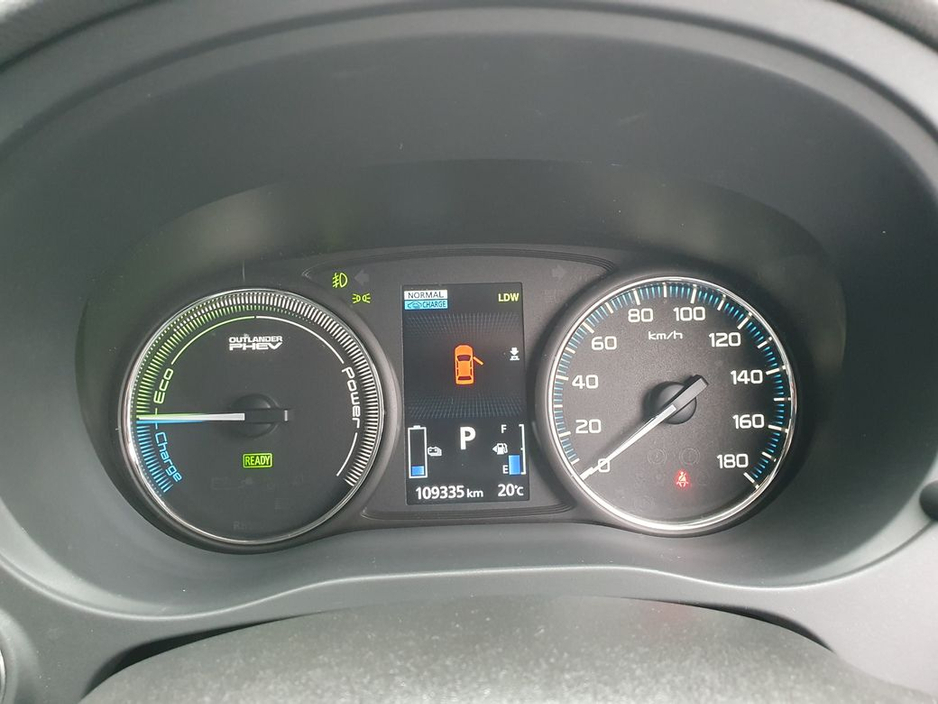 2016 Mitsubishi Outlander - image 15