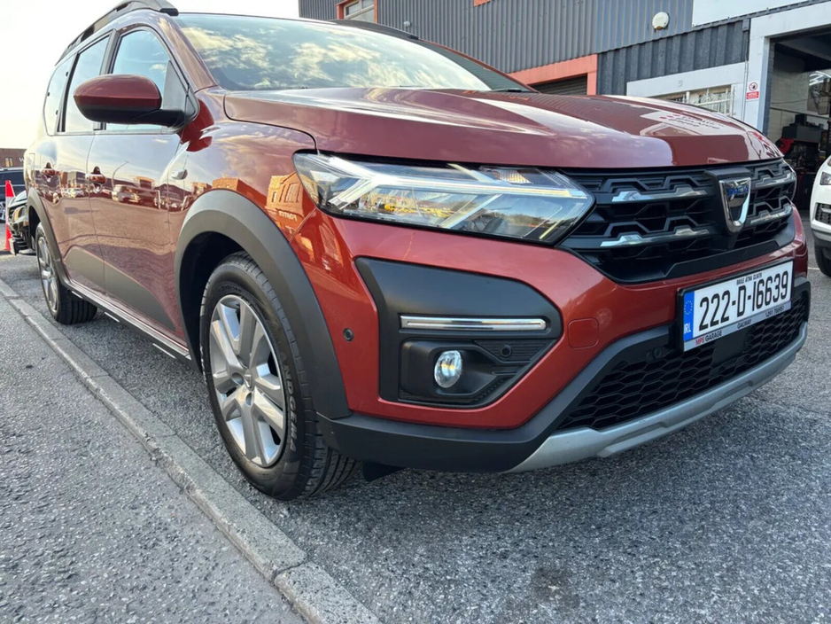 2022 Dacia Jogger - image 2