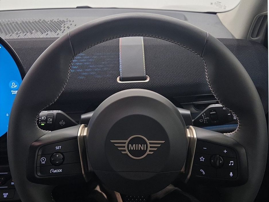 2025 MINI Aceman - image 9