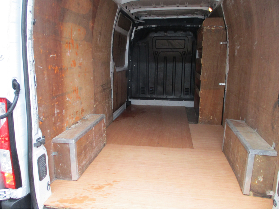 2021 Nissan NV400 - image 12